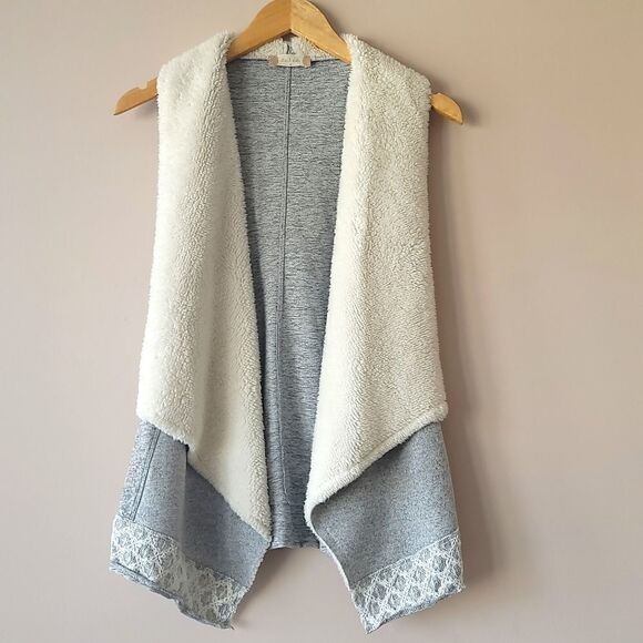 Altar'd State Sleeveless Shall  - Picture 1 of 6